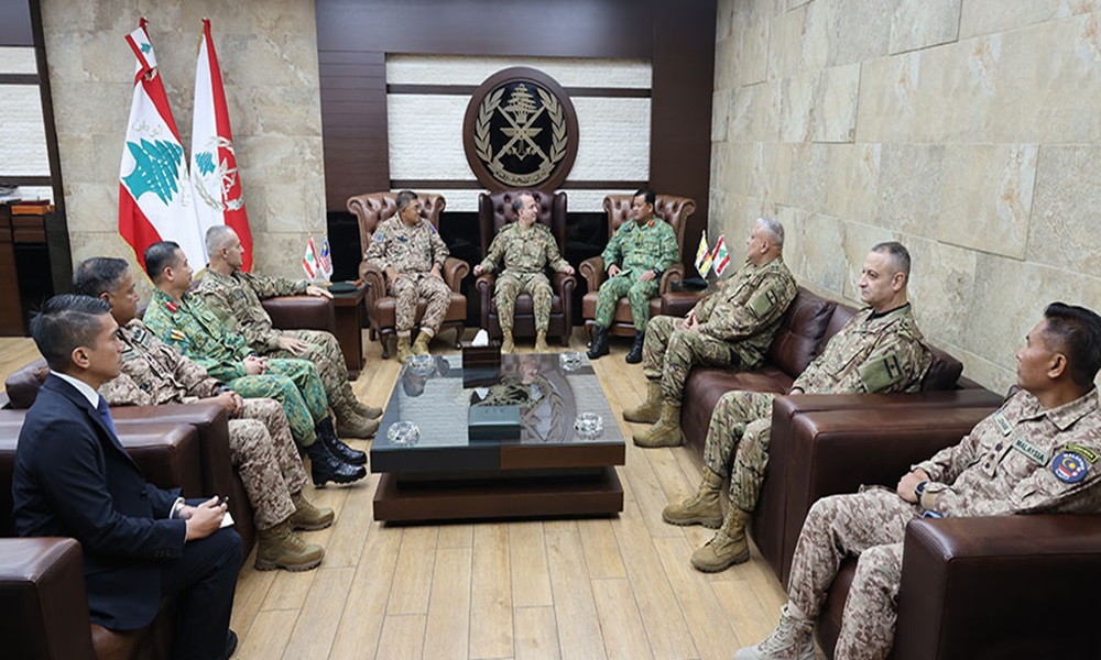 قائد الجيش بحث مع قائد القوات المسلحة الماليزية في سبل التعاون