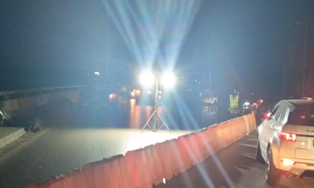 قطع أوتوستراد الرئيس لحود وتحويل السير!