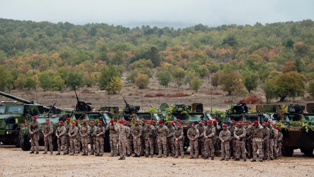 فرنسا تمهد لرجوع الخدمة العسكرية التطوعية