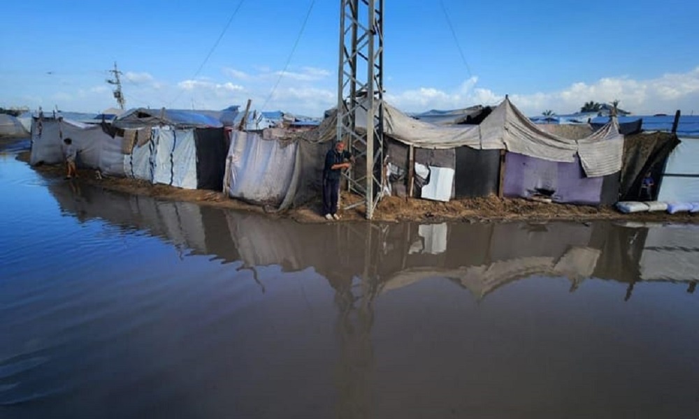 خيم النازحين في غزة تغرق! (صور)