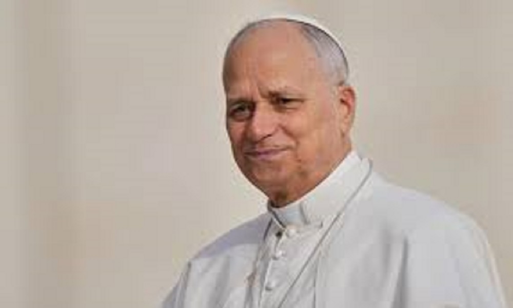 حشود في جبيل تستقبل موكب البابا بالورود (فيديو)