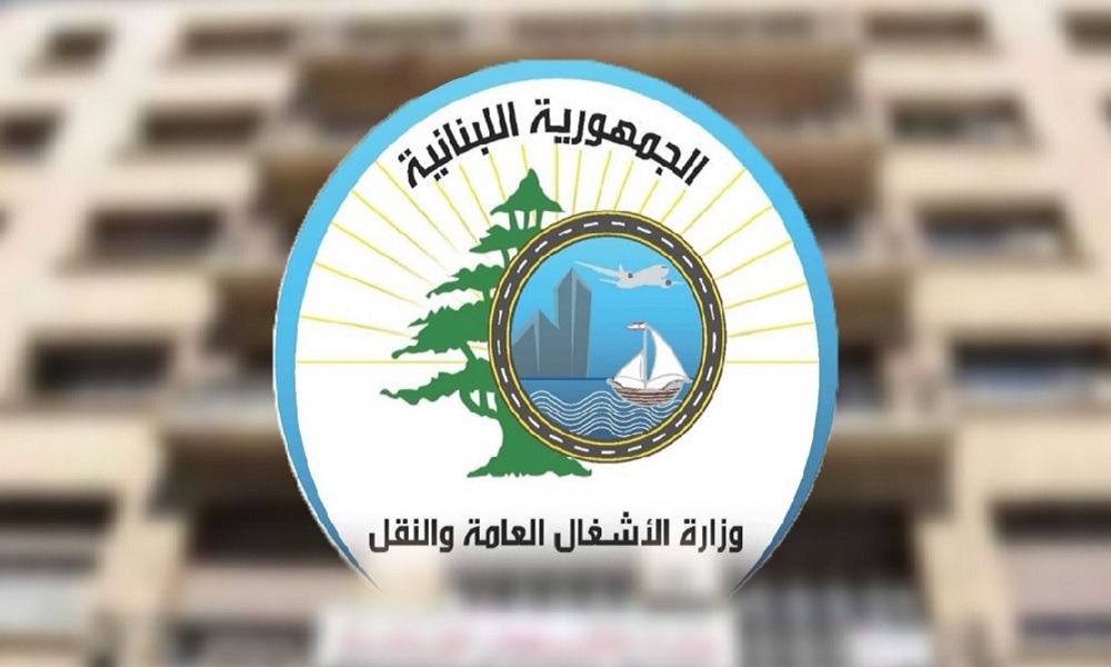 فجوة على جسر الحازمية… و”الأشغال العامة” تتحرّك!