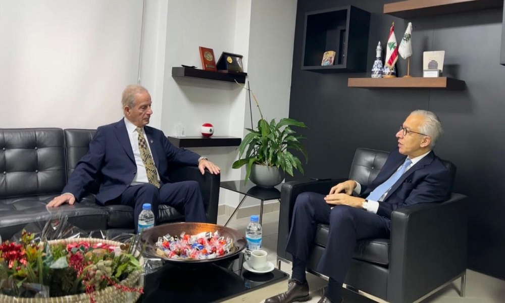  قانون الفجوة المالية بين البساط والسفير الأميركي