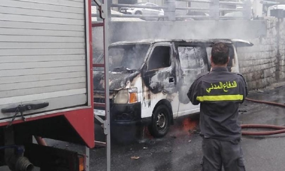 احتراق سيّارة على اوتوستراد ذوق مكايل