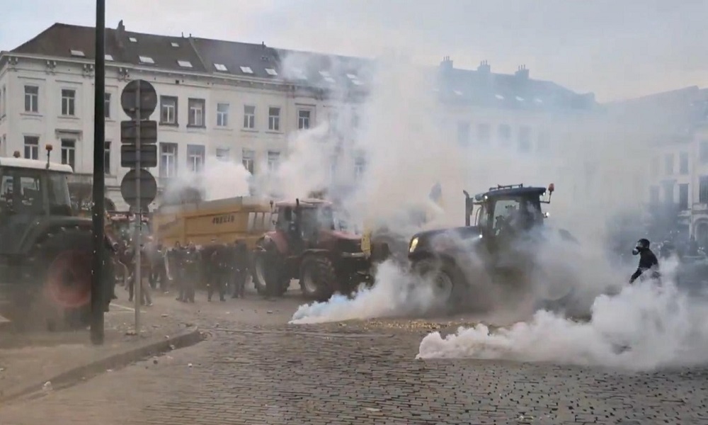 مظاهرة تتحول إلى اشتباك بين الشرطة البلجيكية والمزارعين (فيديو)