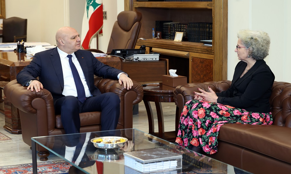 ملف تفرّغ متعاقدي “اللبنانية” بين عون وكرامي