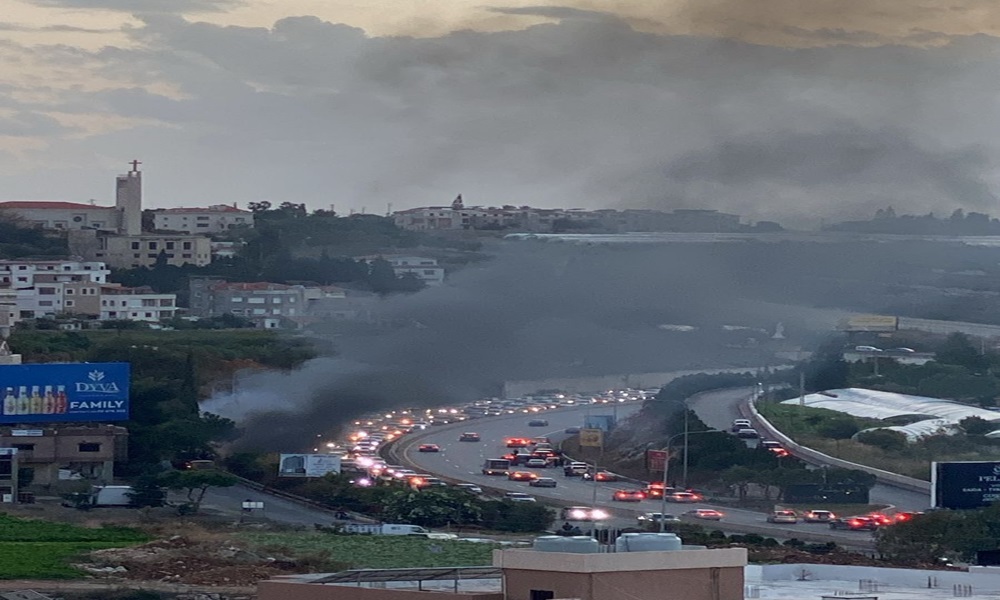 بالفيديو: احتراق سيارة عند أوتوستراد الرميلة