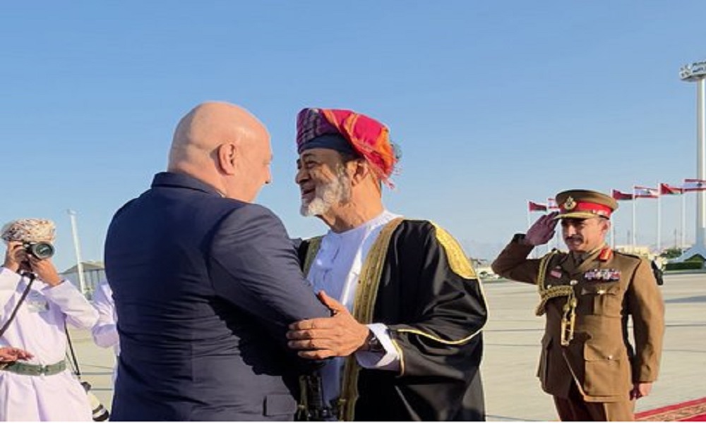 عون في سلطنة عُمان لتعزيز العلاقات الثنائية