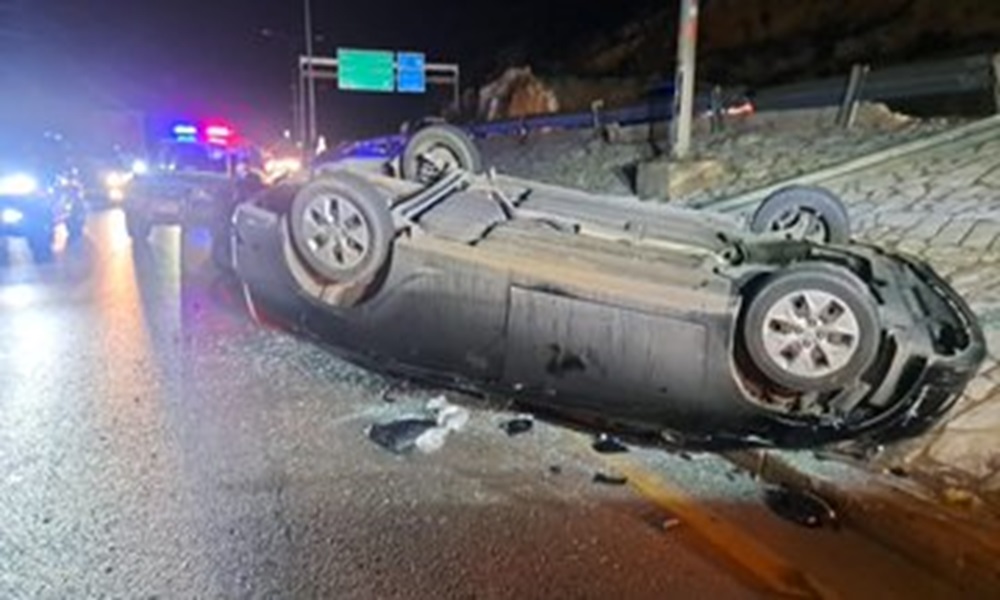 انقلاب سيارة على أوتوستراد الكازينو