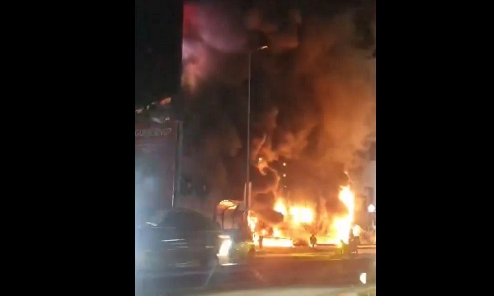 حريق كبير في “Khoury Home” فرع الدورة (فيديو)