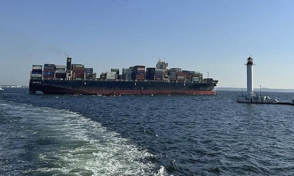 السفينة الروسية “أدلر” تغادر المياه السويدية