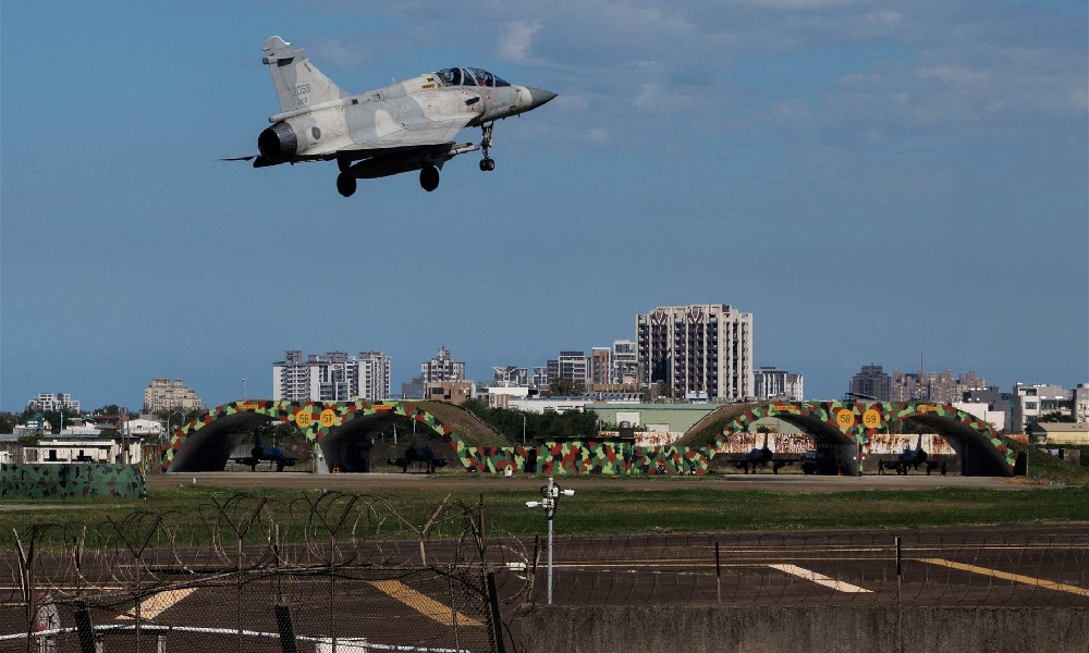 الصين تجري مناورات عسكرية حول تايوان