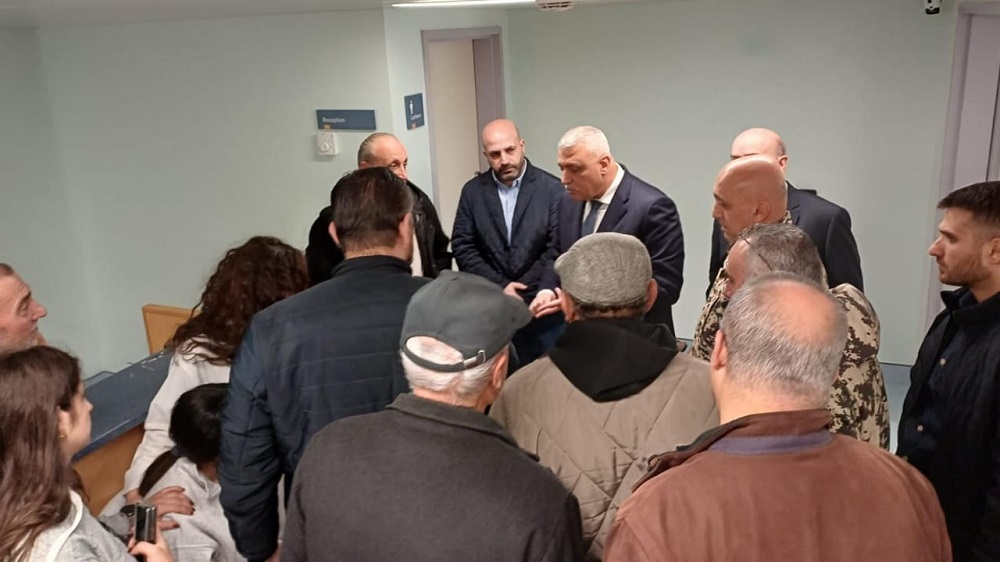 اللواء شقير يزور عنصر الأمن العام الجريح