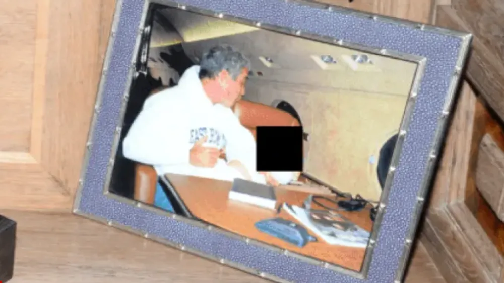 صور صادمة في ملفات إبستين تكشف سلوكا مريبا مع قاصرات