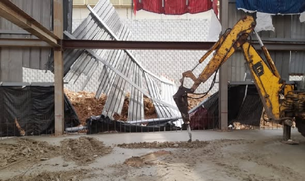 ضبط هنغار بداخله أطنان من المواد الغذائية الفاسدة والمكسرات!