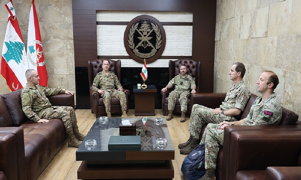 قائد الجيش يبحث سبل التعاون مع وفد بريطاني