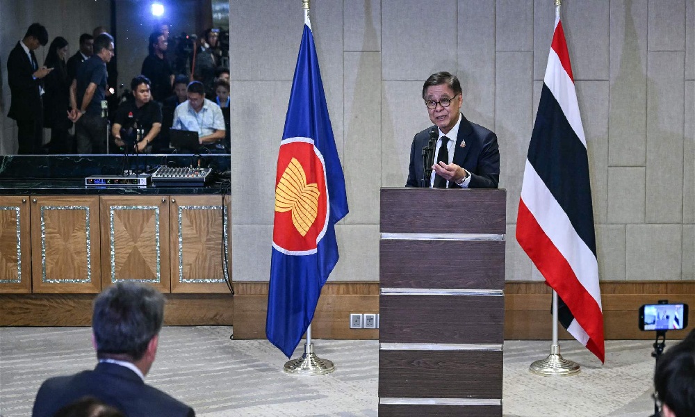 كمبوديا تدعو تايلاند إلى لعقد محادثات على أرض محايدة