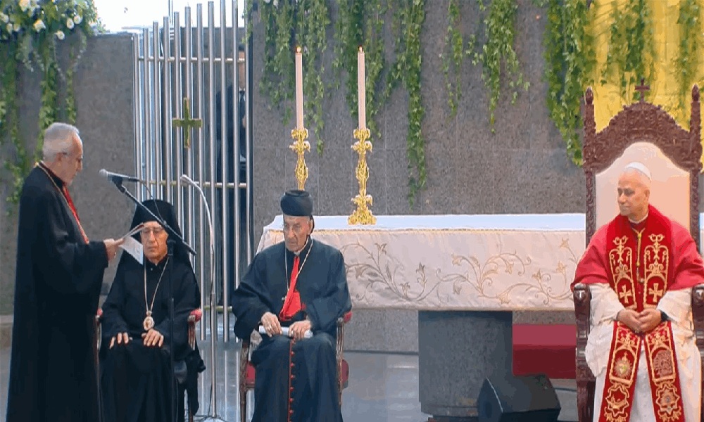 البطريرك ميناسيان للبابا: زيارتكم اليوم شعلة مضيئة للحياة