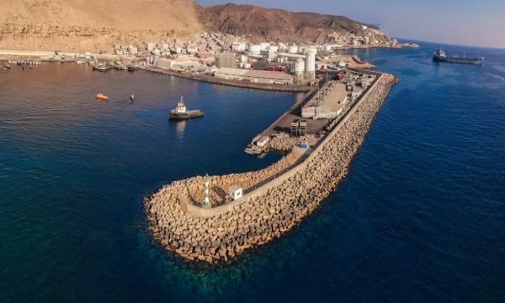 التحالف: نفّذنا عملية عسكرية محدودة في ميناء المكلا (فيديو)