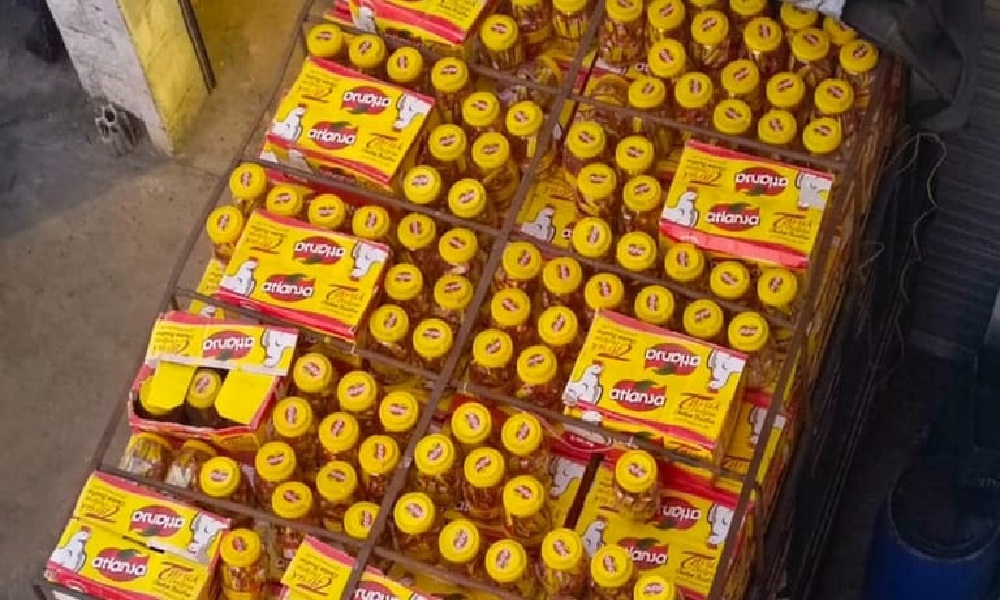  ضبط “مرقة دجاج” مهربة ومنتهية الصلاحية