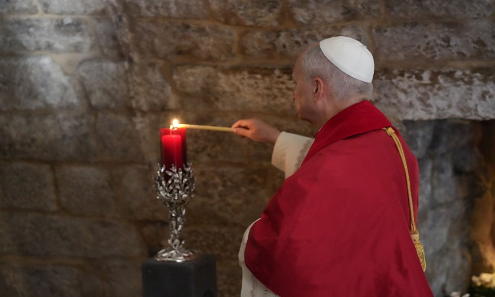 زيارة البابا تهدّئ القلوب… أم تسبق الضربة؟