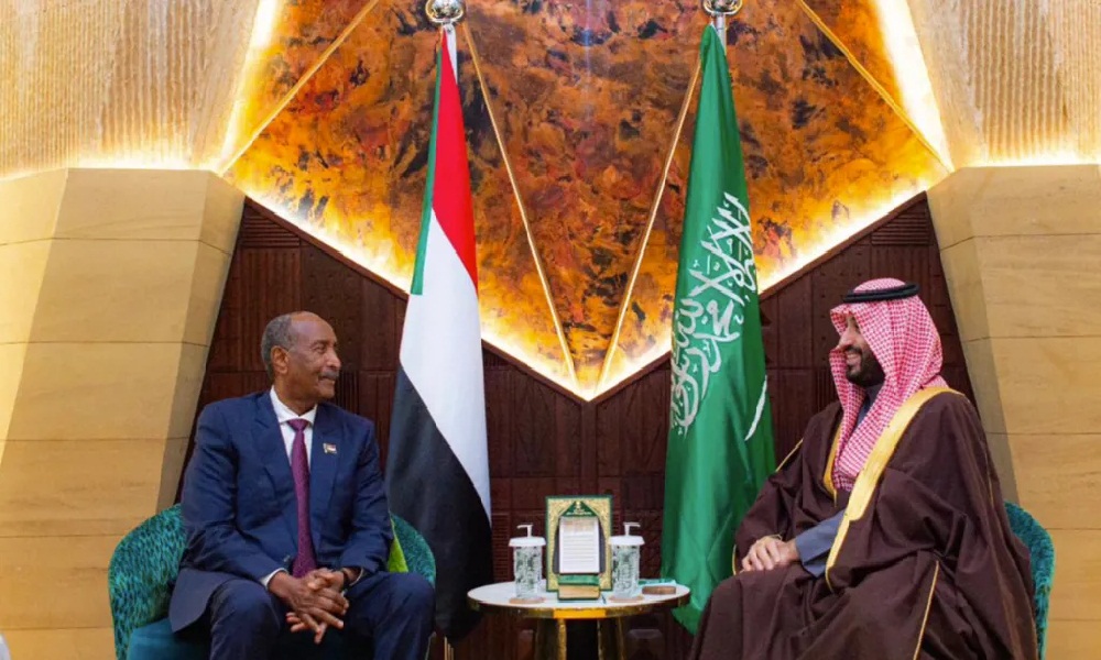 البرهان يصل الرياض لمباحثات السلام