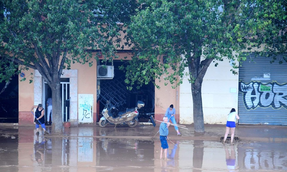 سيول في جنوب إسبانيا تقتل شخصًا وتفقد اثنين آخرين