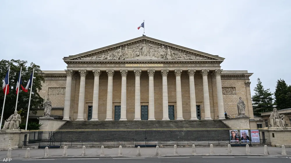 فرنسا تدرس إضافة الإخوان لـ”قائمة الإرهاب”