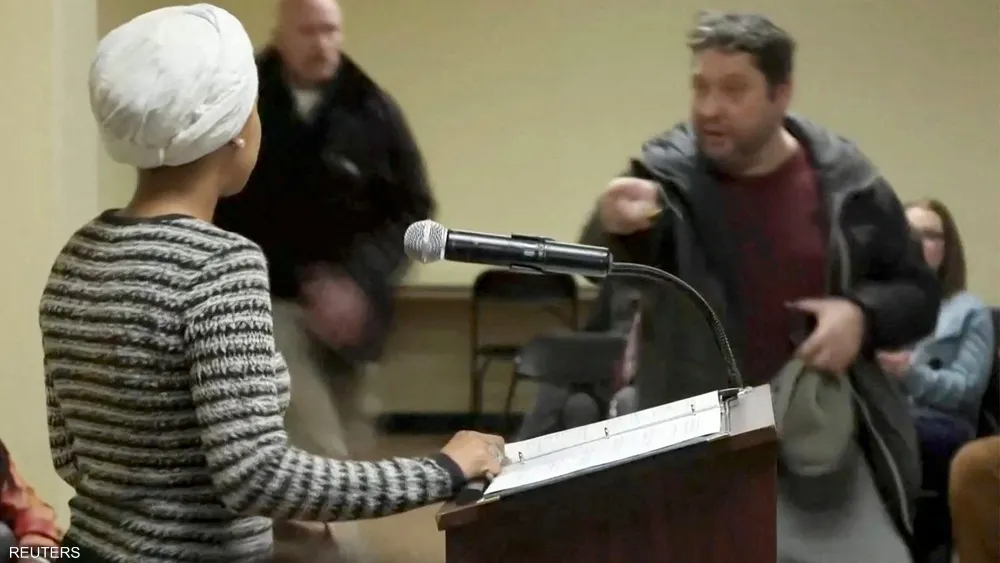 هجوم بمادة مجهولة يقطع خطاب نائبة أميركية