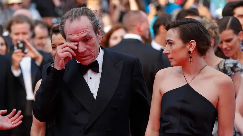 وفاة ابنة الممثل تومي لي جونز في فندق!