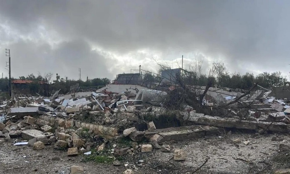 في الجنوب: تفجير مبنى وقذيفة حارقة!