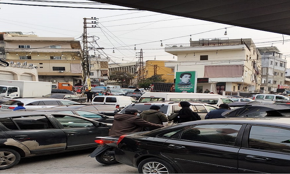 نزوح سكان المباني المهددة بالقصف