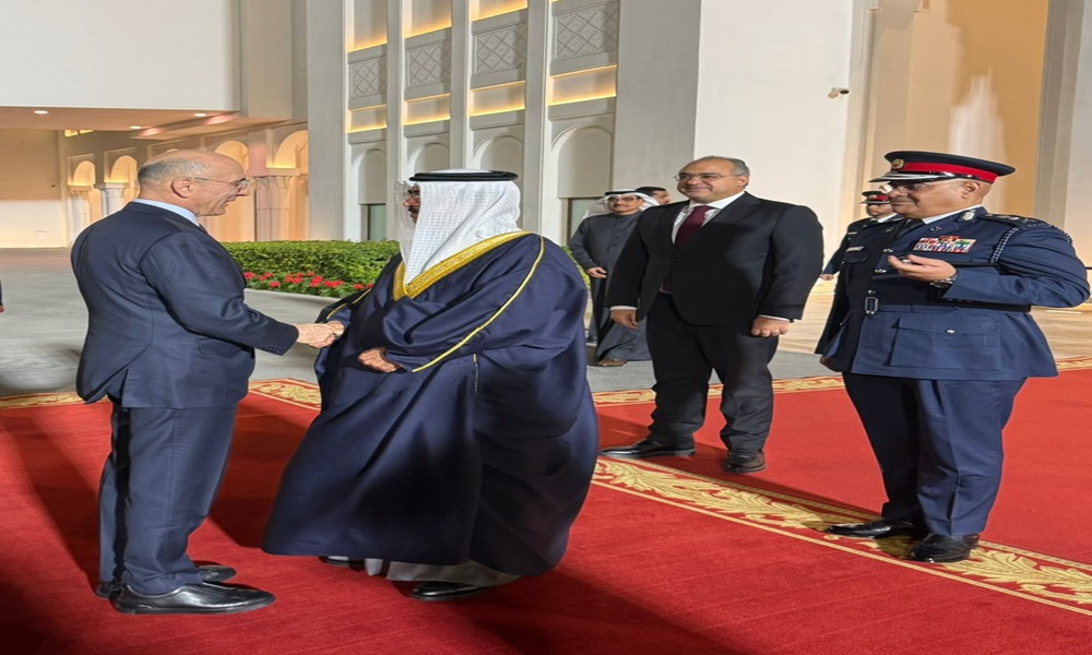 الحجار يصل البحرين