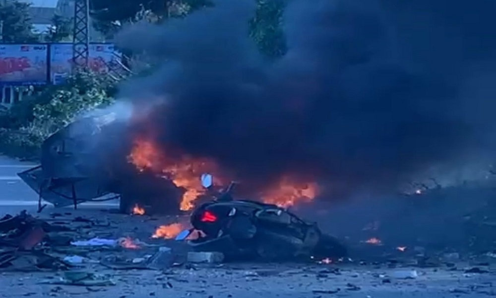 بالفيديو: استهداف سيارة في صور