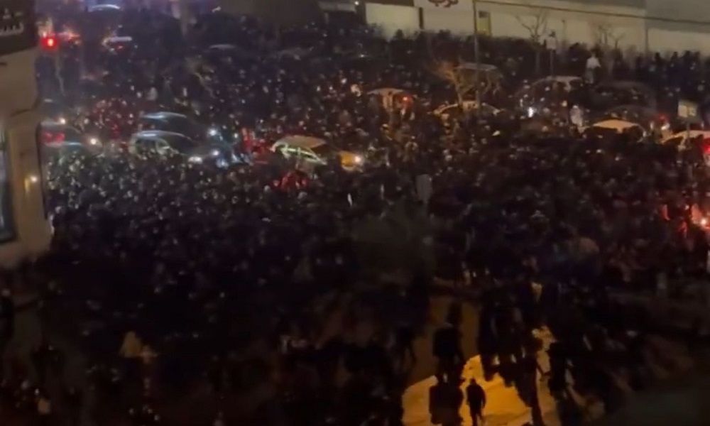 بالفيديو: تظاهرات ضخمة في كاشان الإيرانية