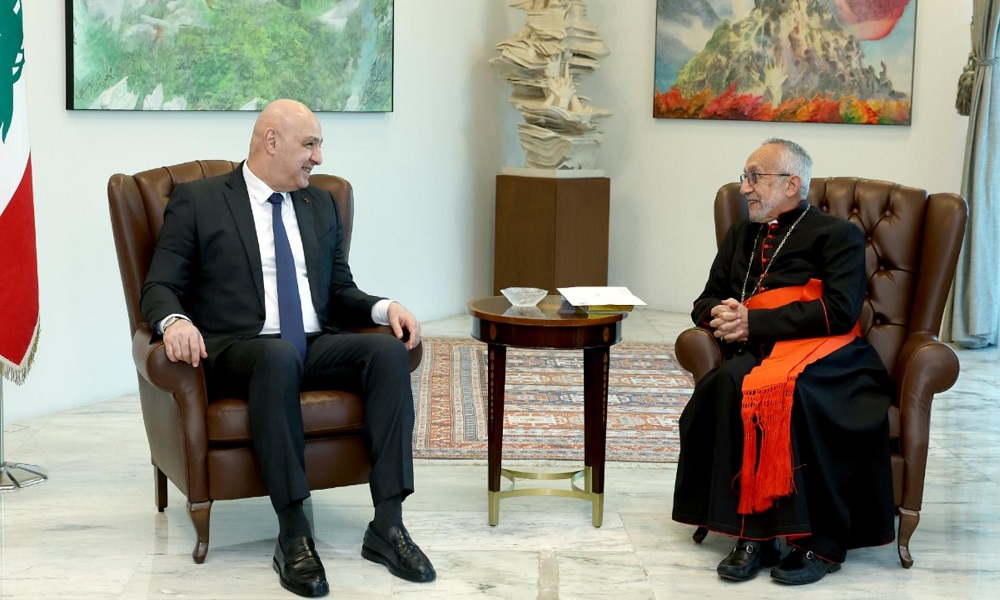 الأوضاع العامة بين عون وميناسيان