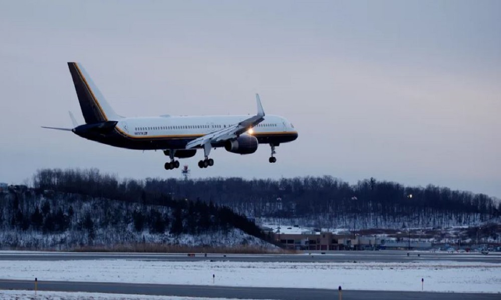 طائرة تقل الرئيس الفنزويلي “المعتقل” تصل إلى نيويورك