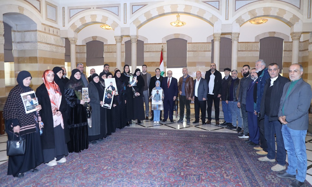 لقاء إيجابي بين سلام ولجنة أهالي الأسرى في السجون الإسرائيلية