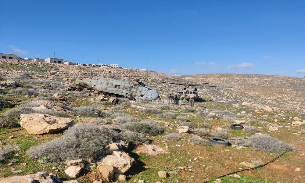 مروحية إسرائيلية تسقط قرب بيوت المستوطنين (فيديو)