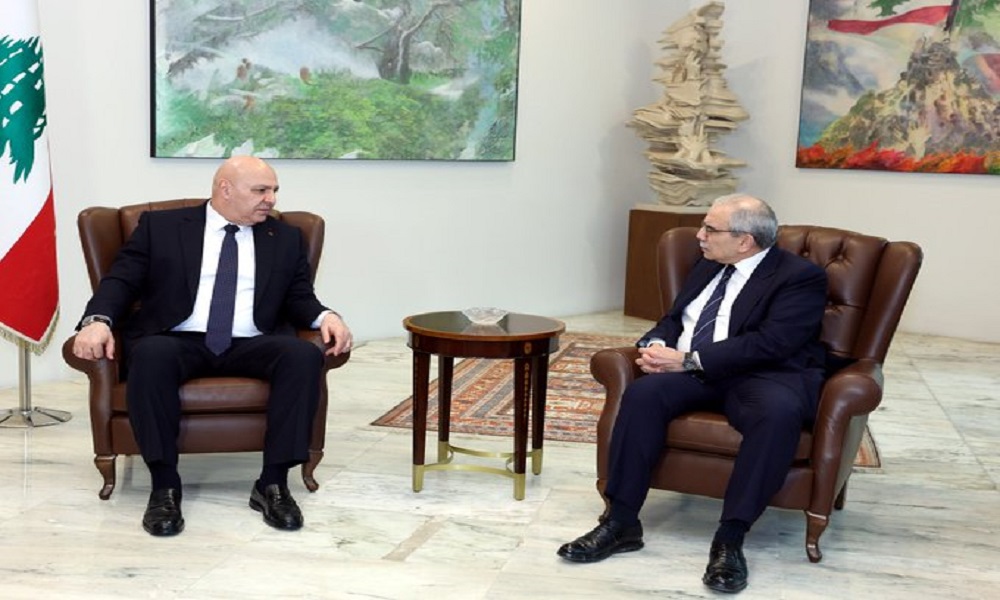 لقاءات دافوس والوضع في الجنوب بين عون وسلام