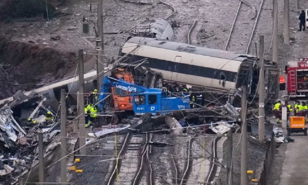 خروج قطار عن مساره بالقرب من برشلونة!