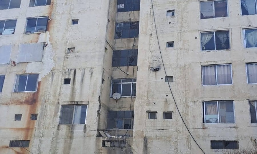 إنذار بإخلاء مبنى مهدد بالسقوط في شتورا (صوَر)