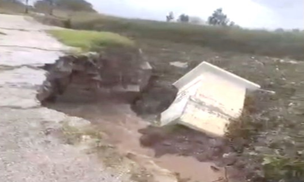 بالفيديو: انهيار جسر في عكار بسبب الأمطار