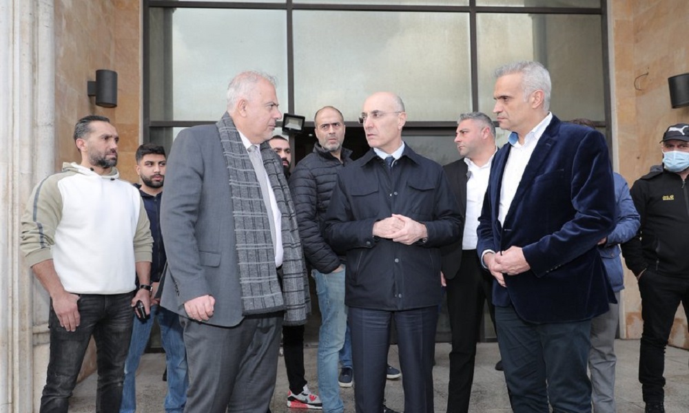 الحجار يزور هيئة السير وغرفة التحكم المروري