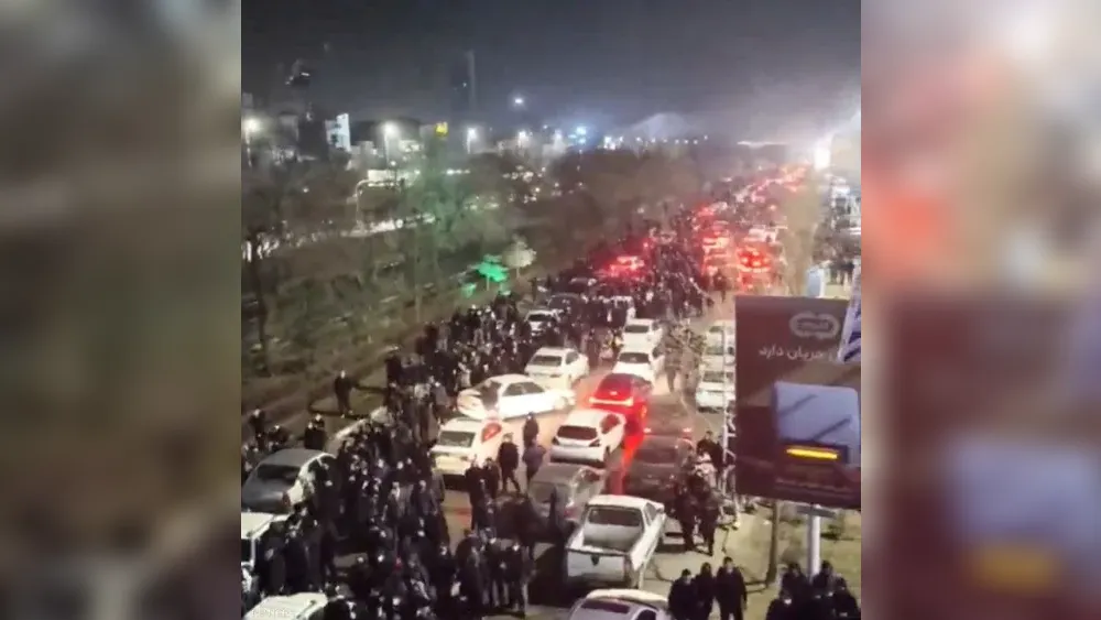 إيران.. اعتقال 200 من قادة الاحتجاجات