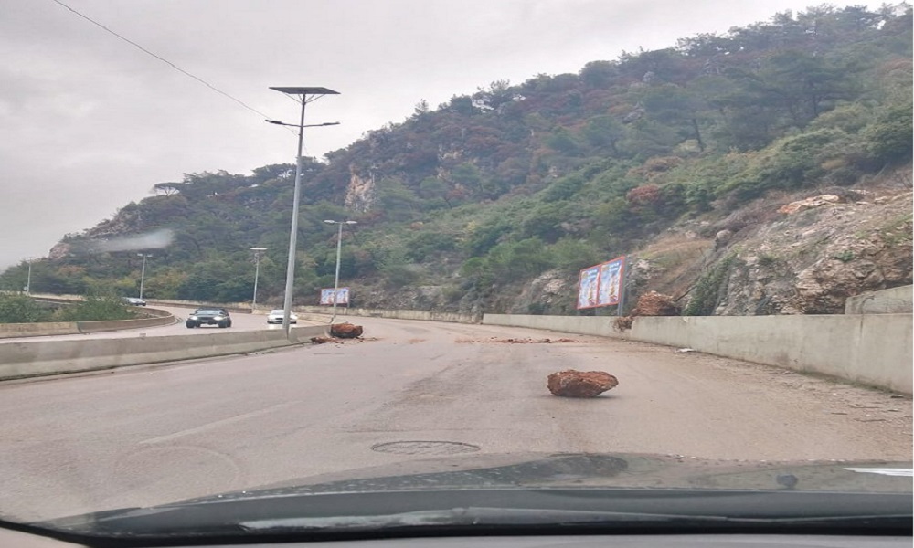 سقوط صخور على أوتوستراد المتن السريع