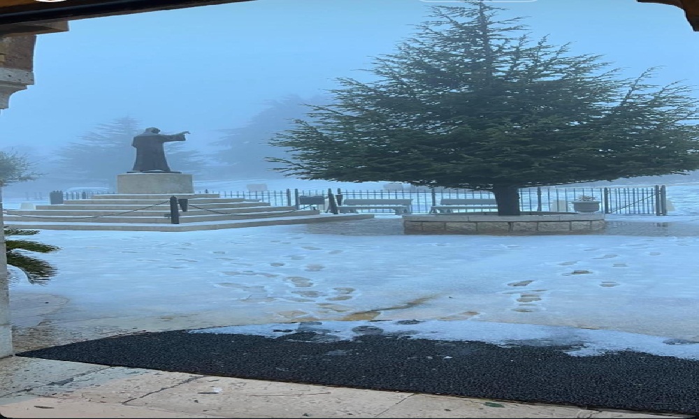 الثلوج تغطي مزار القديس شربل