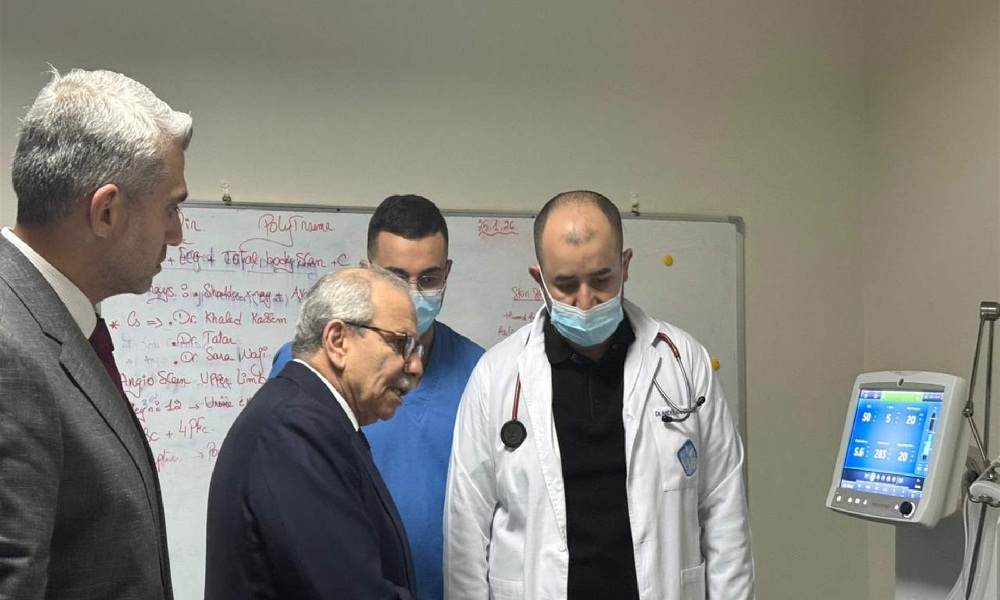 سلام يتفقّد جرحى انهيار المبنى ويعقد اجتماعًا في طرابلس