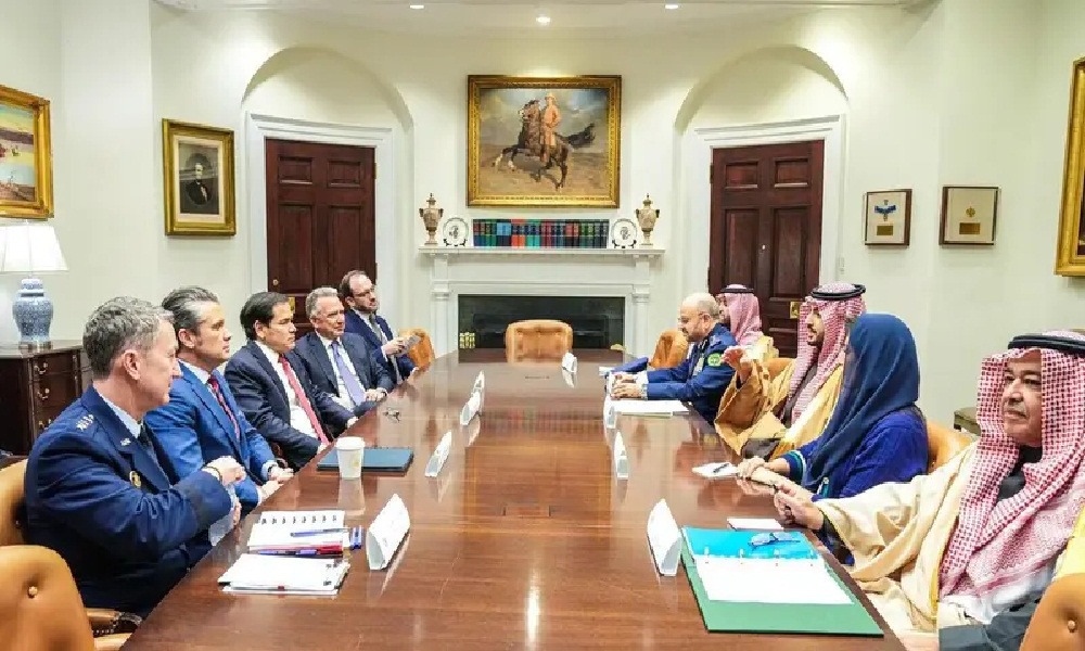 وزير الدفاع السعودي يبحث السلام مع مسؤولين أميركيين