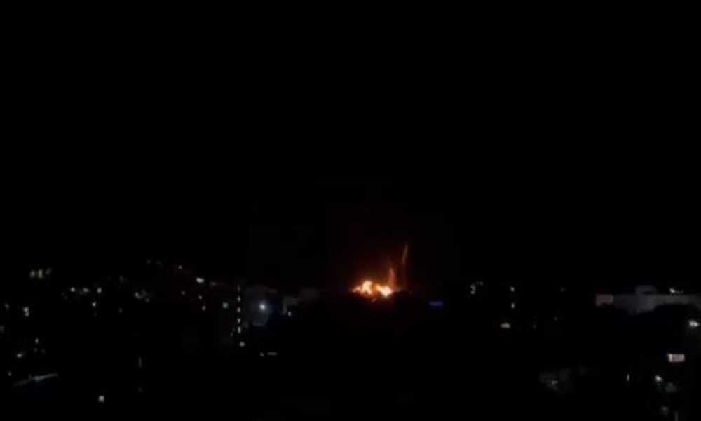 بالفيديو: استهداف المباني المهددة في الخرايب وانصار